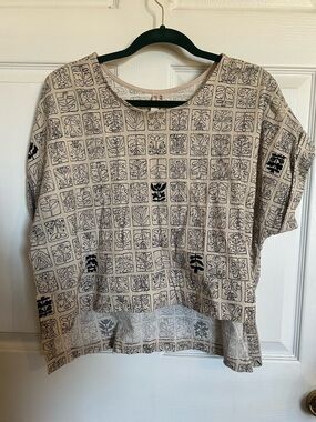 Eve Gravel lightweight floral top